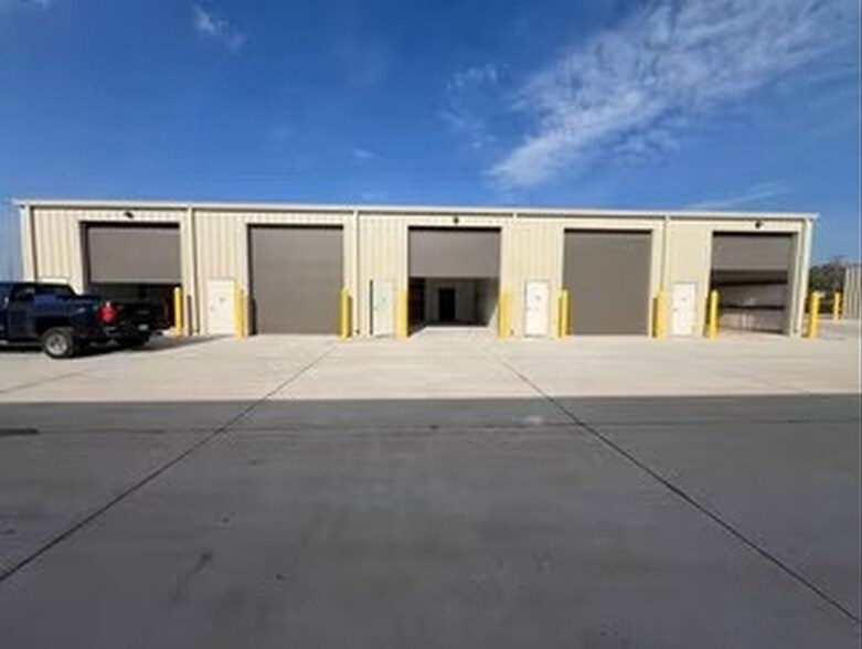 More Photos Of 1600 S Broadway Ave, Moore Unknown For Lease