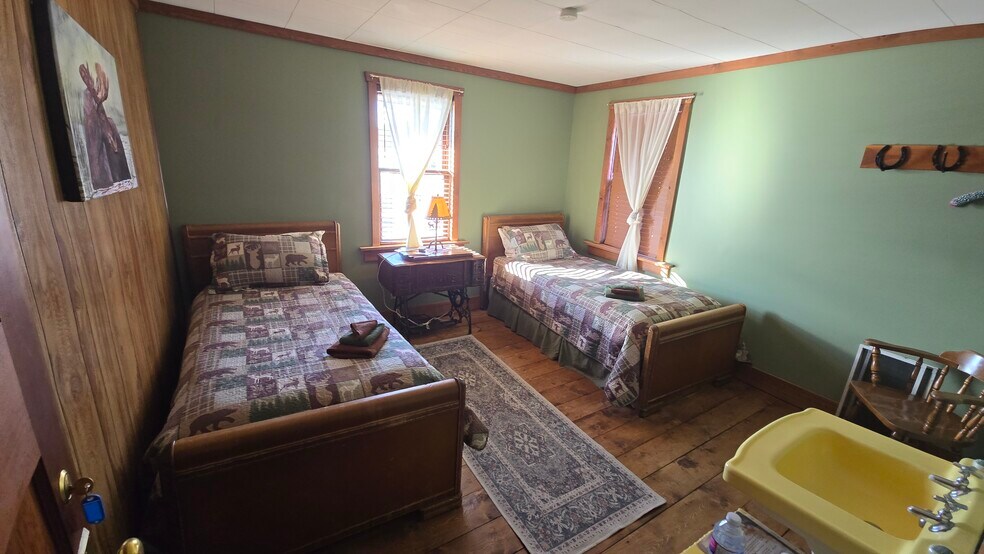 More Photos Of 1080 Stack Valley Rd, Cariboo Hotel For Sale