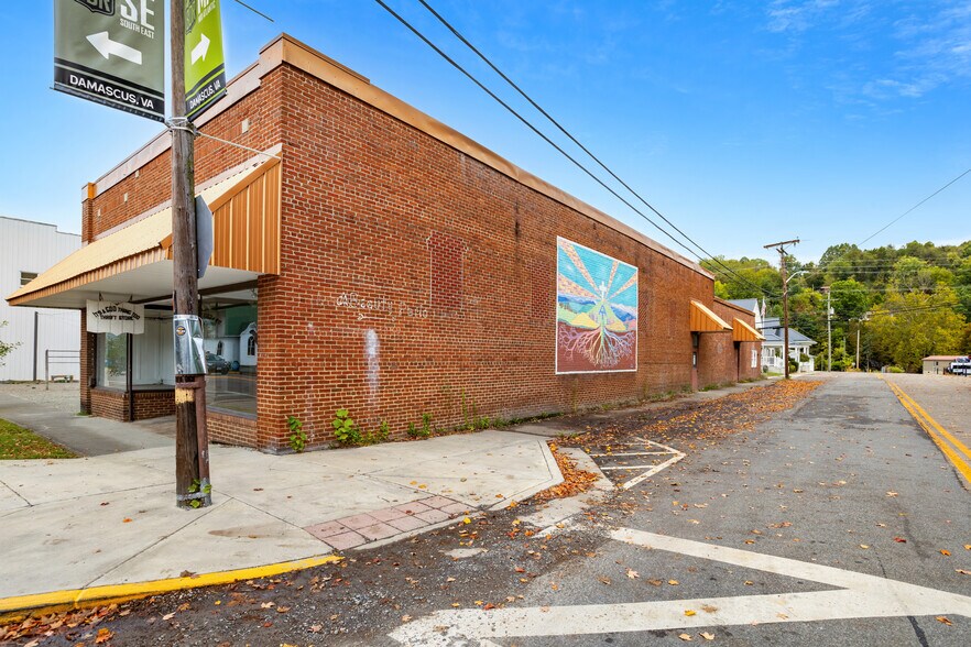 More Photos Of 101 W Laurel Ave, Damascus General Retail For Sale