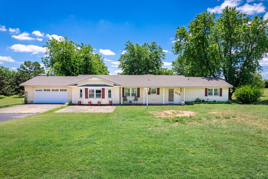 More Photos Of 523 W Country Club Rd, Chickasha Office Residential For Sale