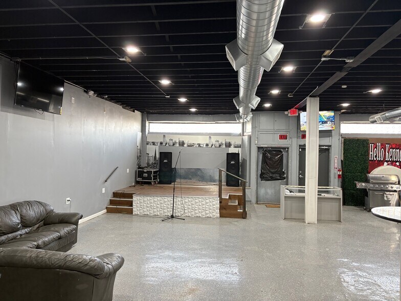 More Photos Of 5117-5121 E 7 Mile Rd, Detroit Storefront For Sale