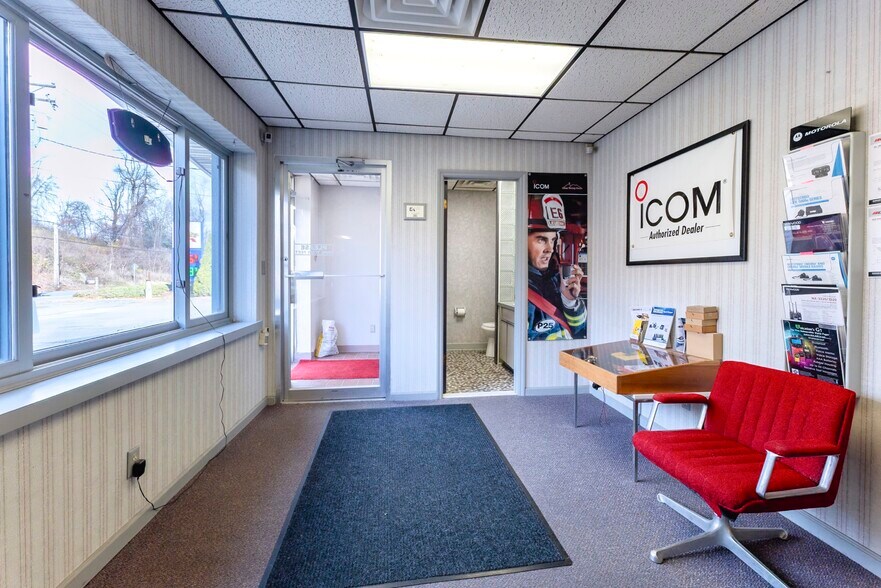 More Photos Of 447 Broadway, Ulster Park Office For Sale