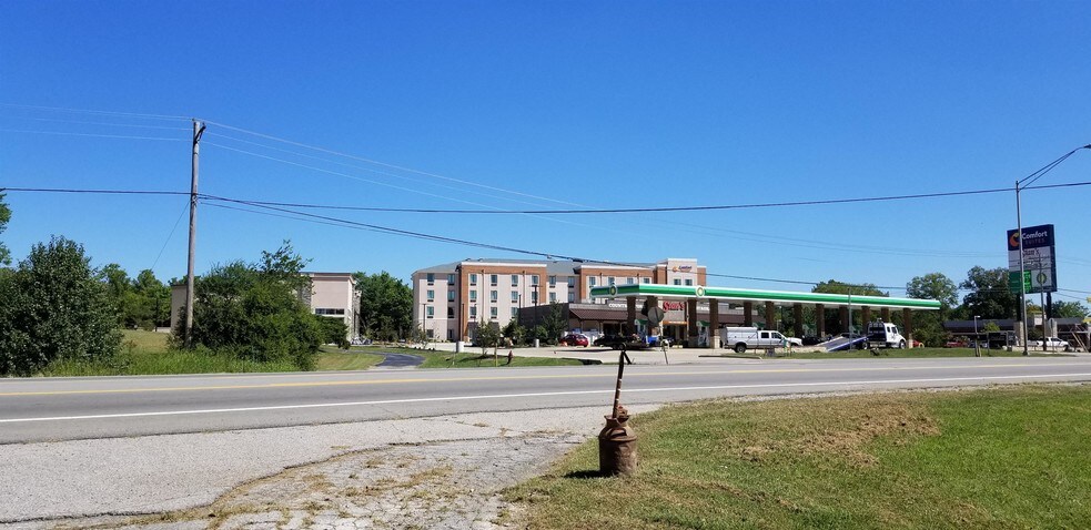 More Photos Of Bear Creek Pike @ I 65, Columbia Land For Sale