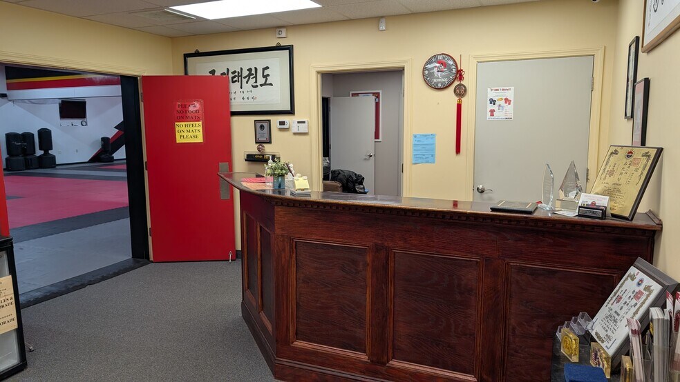 More Photos Of 50 Parum Rd, Colchester Storefront Retail Office For Lease