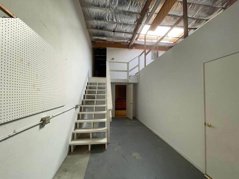 More Photos Of 77570 Springfield Ln, Palm Desert Warehouse For Lease