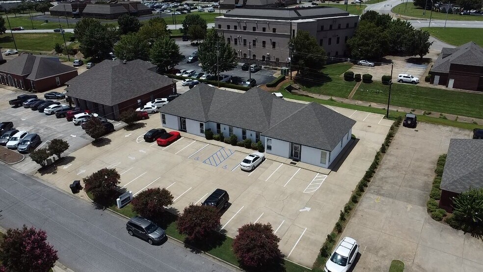 More Photos Of 440 St Lukes Dr, Montgomery Medical For Lease