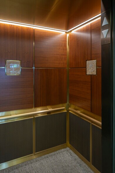 More Photos Of 16130 Ventura Blvd, Encino Office For Lease