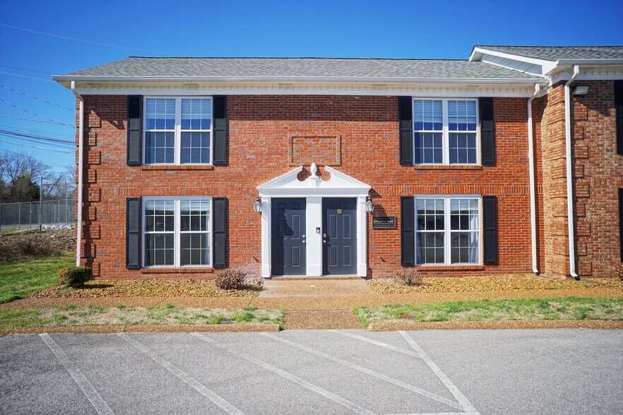 More Photos Of 114 Canfield Pl, Hendersonville Office For Sale