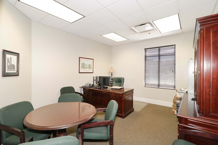 More Photos Of 160 Cedar Pointe Dr, Mooresville Flex For Sale