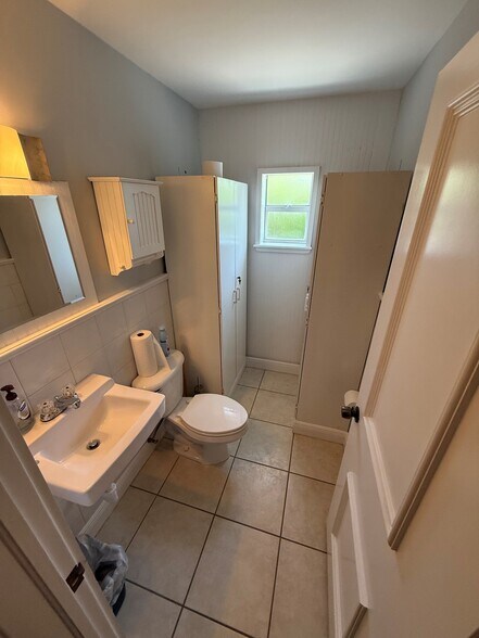 More Photos Of 2718 Conroy Rd, West Palm Beach Office For Sale