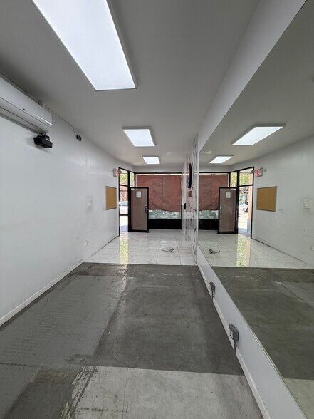 More Photos Of 14240 Roosevelt Ave, Flushing Restaurant For Lease
