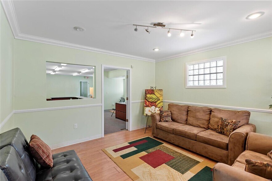 More Photos Of 7228 West Florissant Ave, Jennings Office For Sale