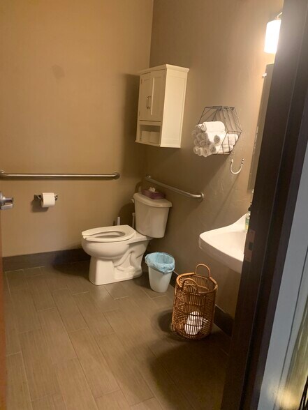 More Photos Of 2069 Central Ct, Green Bay Storefront Retail Office For Lease
