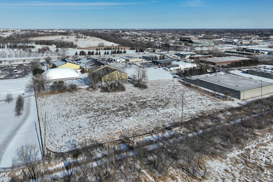 More Photos Of 2136 NW 108th St, Clive Light Distribution For Lease