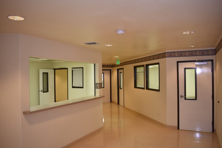 More Photos Of 2501 S Hill St, Los Angeles Office For Sale