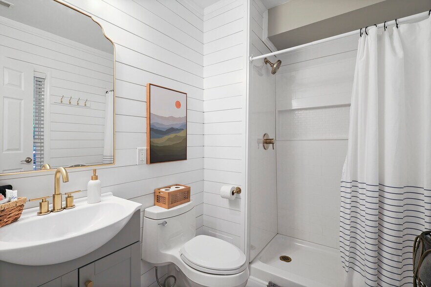 More Photos Of 100 S Railroad Ave, Damascus Apartments For Sale