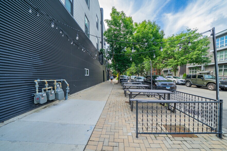 More Photos Of 1858 N Western Ave, Chicago Storefront Retail Residential For Lease