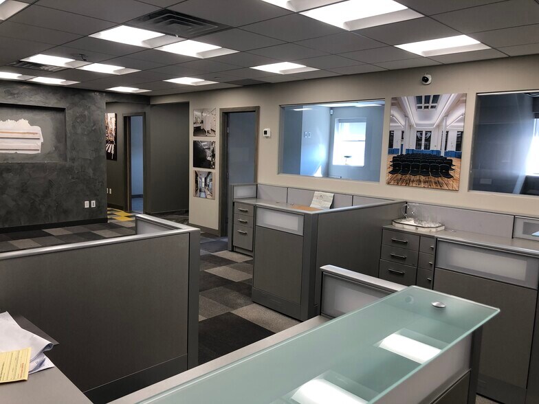 More Photos Of 1670 Old Country Rd, Plainview Office For Lease