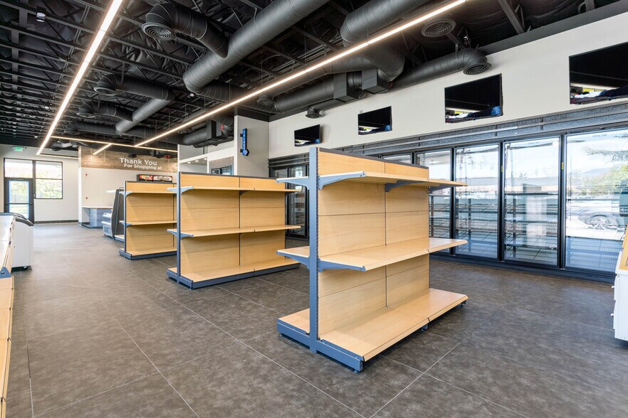 More Photos Of 10490 S De Anza Blvd, Cupertino Convenience Store For Lease