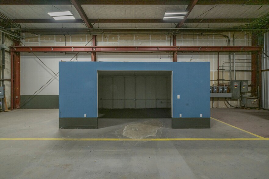 More Photos Of 2833 Roosevelt Ave, San Antonio Warehouse For Sale