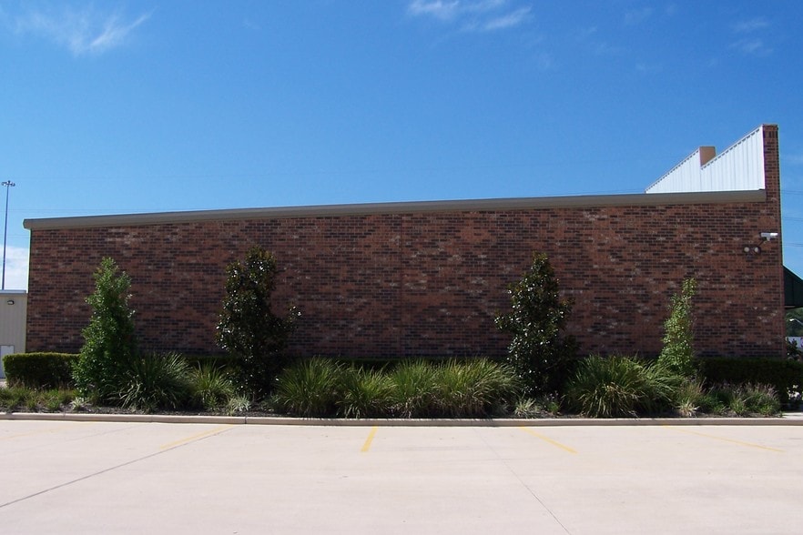 More Photos Of 11133 I-45, Conroe Unknown For Lease