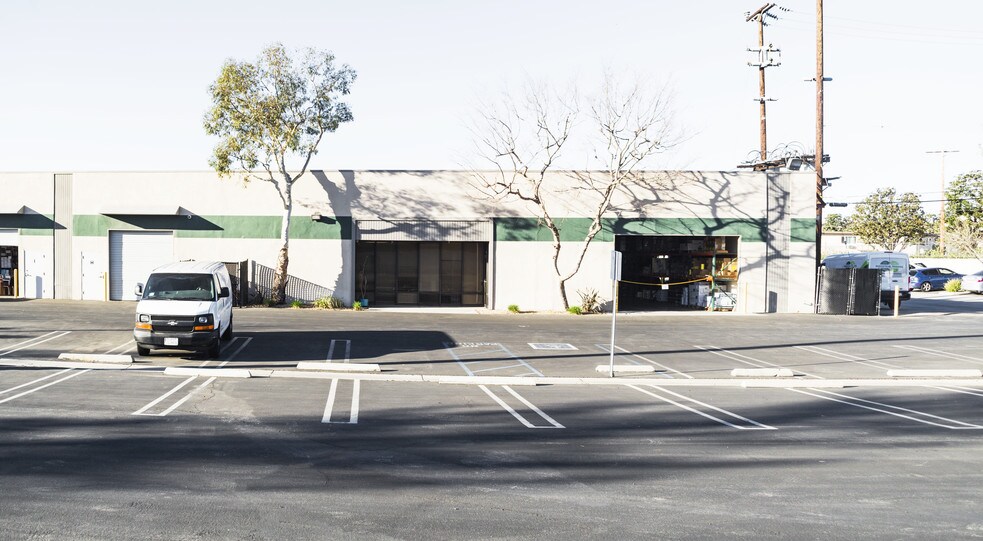 More Photos Of 12701 Van Nuys Blvd, Pacoima Warehouse For Lease