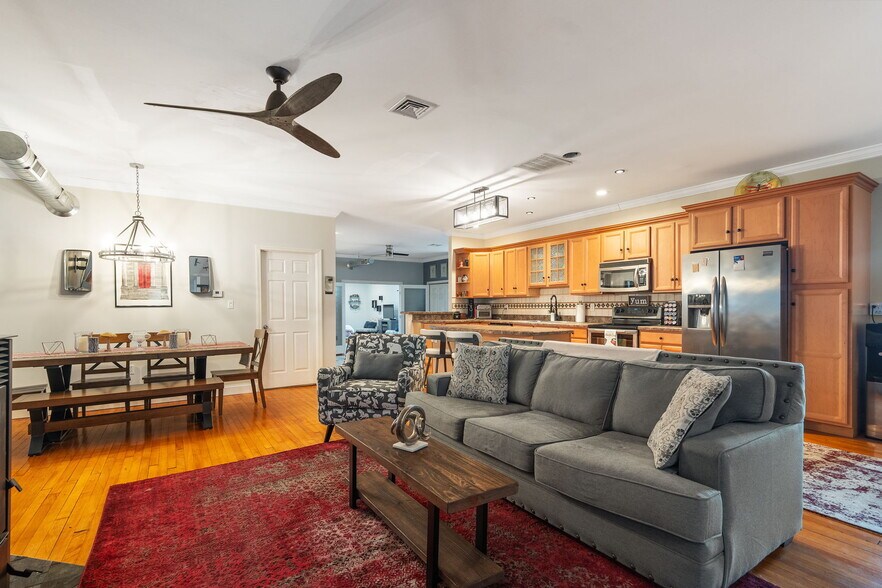 More Photos Of 140 Clinton St, Schenectady Storefront Retail Residential For Lease