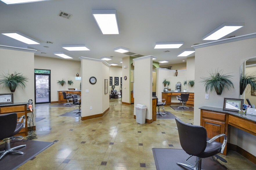 More Photos Of 2320 Airport Rd, Temple Storefront Retail Office For Lease