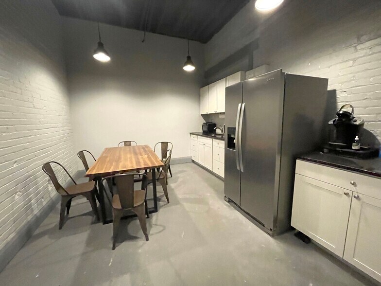 More Photos Of 1313 N Howard Ave, Tampa Office For Sale