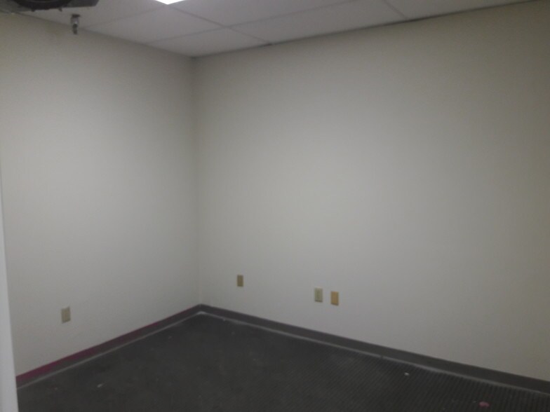 More Photos Of 6608-6608B Tara Blvd, Jonesboro Unknown For Lease