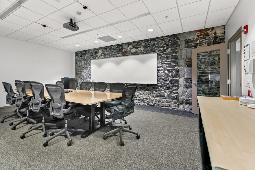 More Photos Of 585 Middlesex St, Lowell Office For Sale