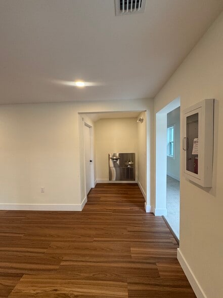 More Photos Of 514 1st Ave SW, Largo General Retail For Lease