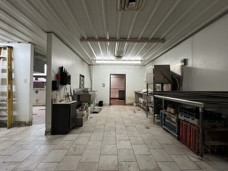 More Photos Of 15371 Highway 13 S, Hurricane Mills Restaurant For Lease