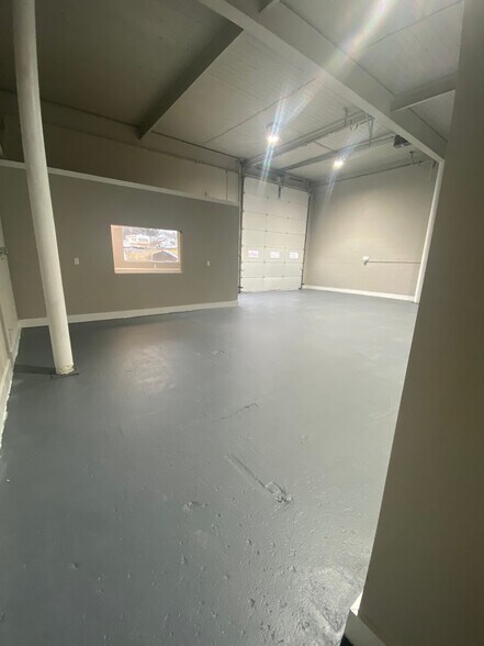 More Photos Of 5477 Mauser St, Laurys Station Warehouse For Lease