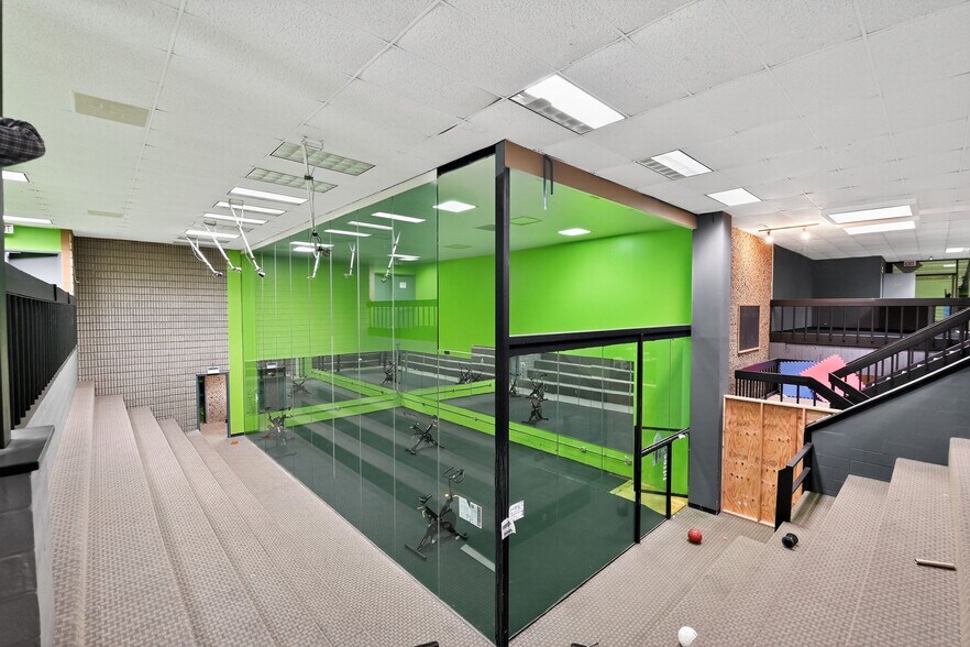 More Photos Of 1550 E Dundee Rd, Palatine Hotel For Sale