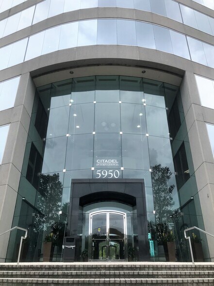 More Photos Of 5950 Hazeltine National Dr, Orlando Office For Lease