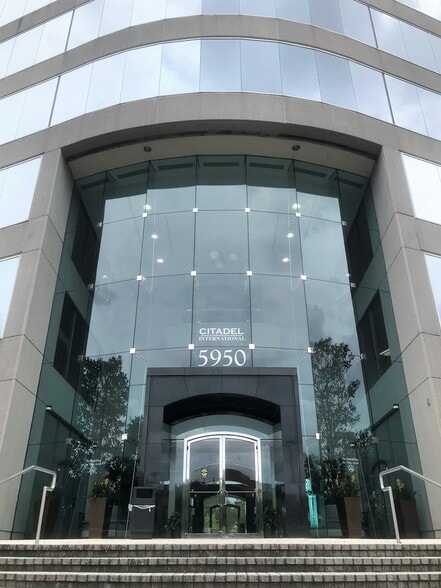 More Photos Of 5950 Hazeltine National Dr, Orlando Office For Lease