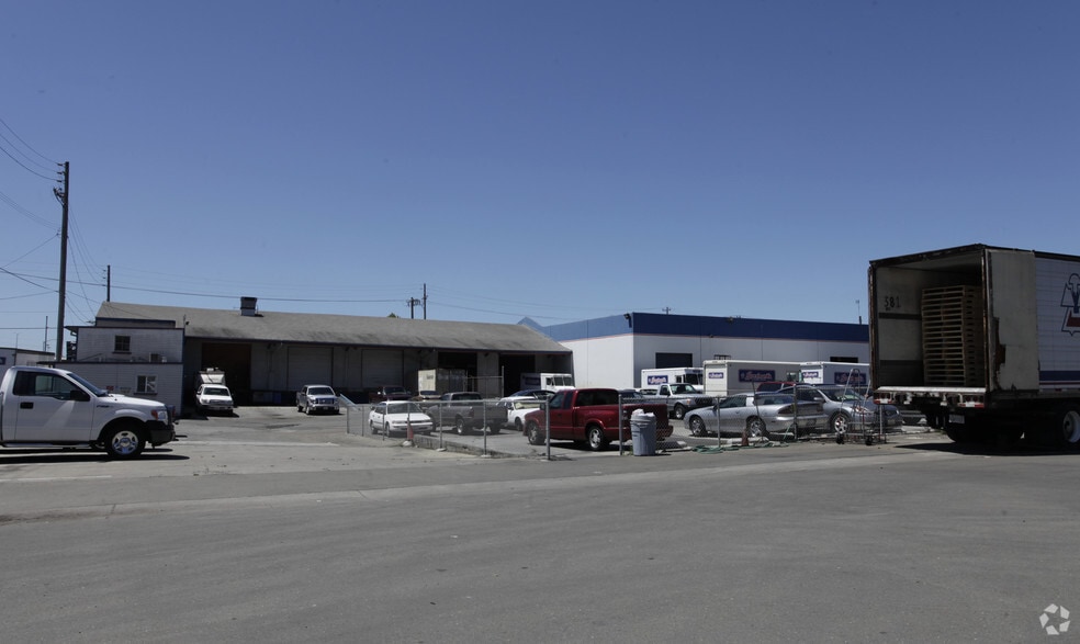 More Photos Of 310 Union St, Oakland Distribution For Lease