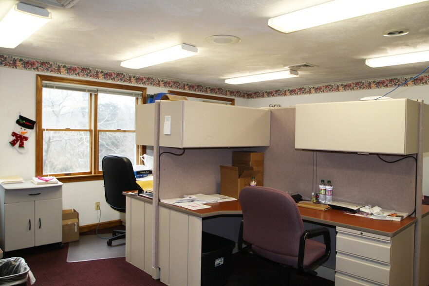 More Photos Of 2527 Cranberry Hwy, Wareham Office For Sale