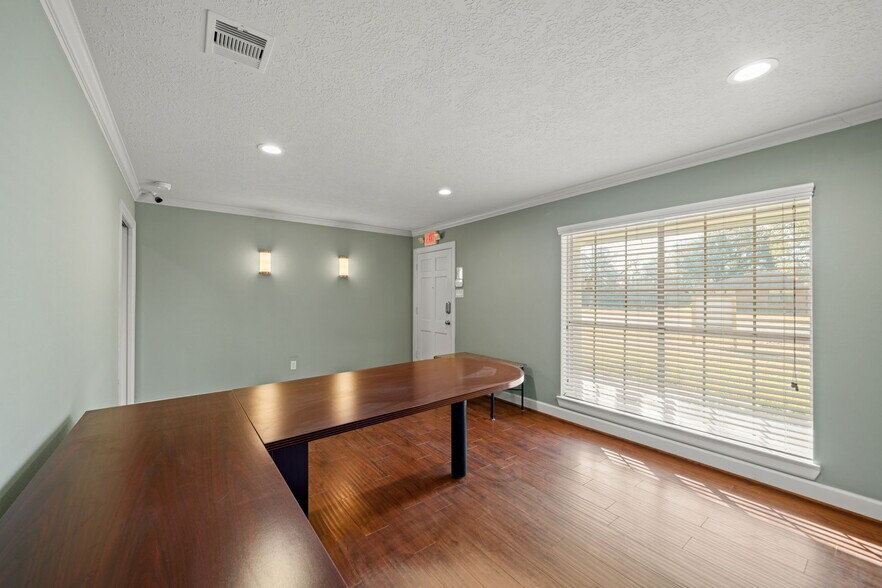 More Photos Of 1707 Bernie Ave, Rosenberg Office For Sale