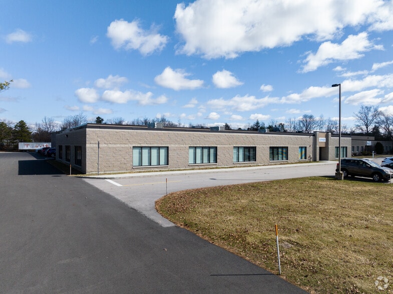 More Photos Of 10 Columbia Dr, Amherst Manufacturing For Lease