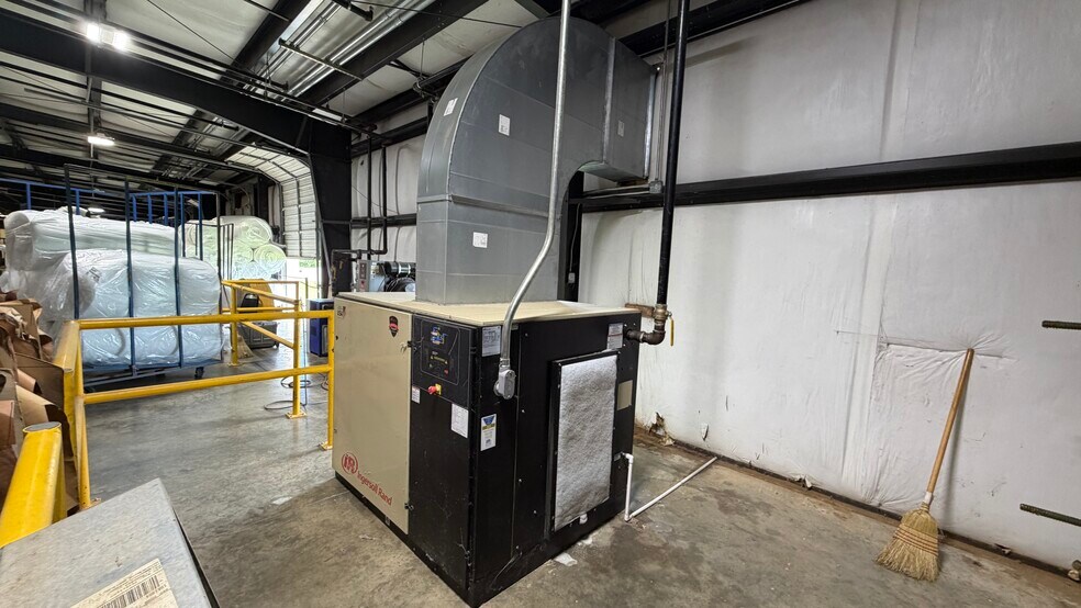 More Photos Of 370 Henry Southern Dr, Pontotoc Distribution For Lease