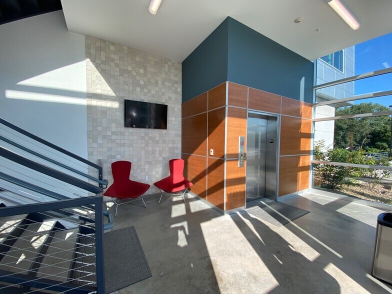 More Photos Of 10820 Shawnee Mission Pky, Shawnee Office For Sale