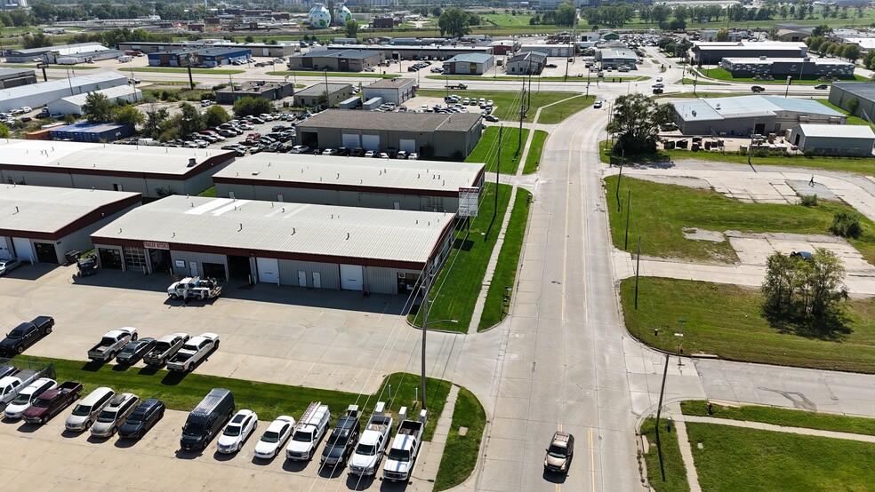 More Photos Of 3260 N 20th St, Lincoln Flex For Lease