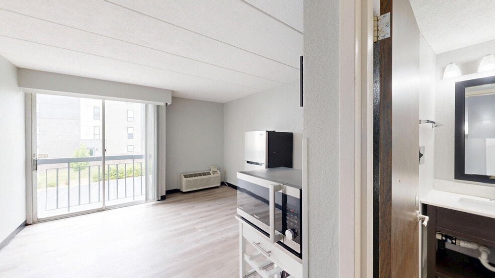 More Photos Of 1722 N Walnut St, Bloomington Apartments For Sale
