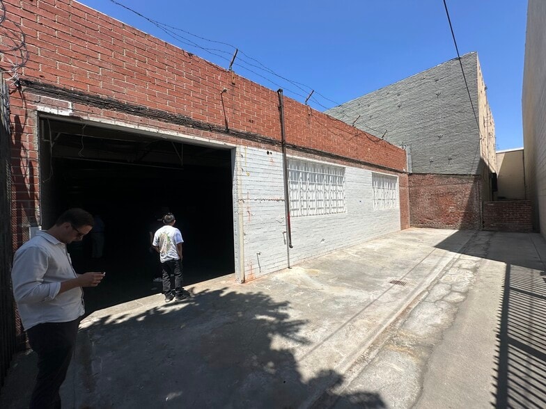 More Photos Of 3850 Broadway Pl, Los Angeles Warehouse For Sale