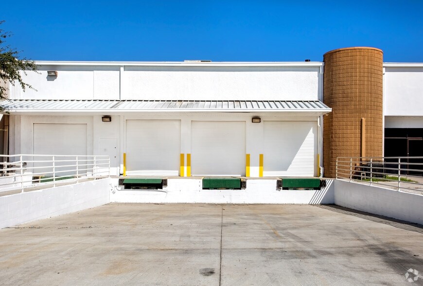 More Photos Of 12105 N 28th St, Saint Petersburg Warehouse For Sale