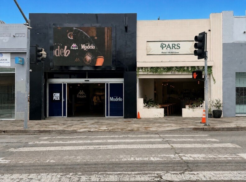 Primary Photo Of 433 N Fairfax Ave, Los Angeles Restaurant For Sale