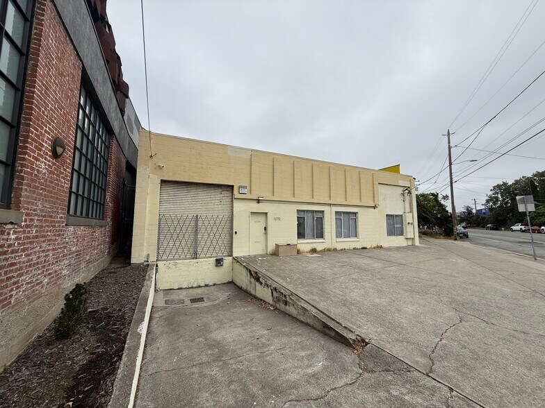 More Photos Of 1070-1074 40th St, Oakland Warehouse For Lease