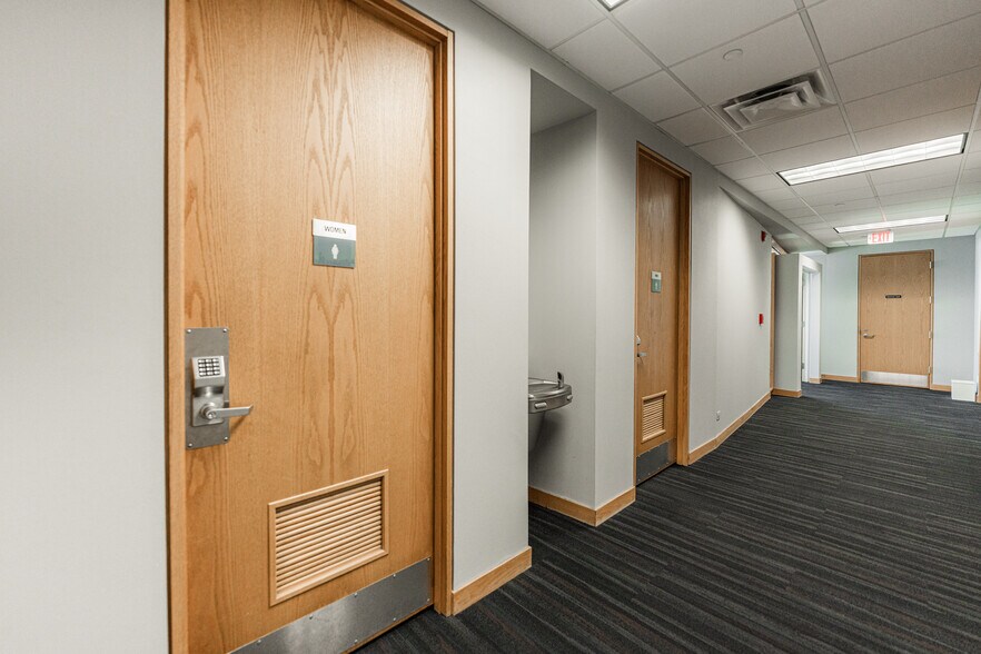 More Photos Of 290 Springfield Dr, Bloomingdale Medical For Lease